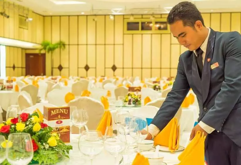 Отель Phnom Penh