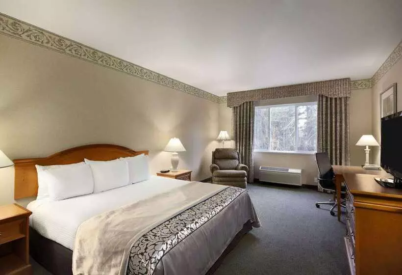 هتل Ramada By Wyndham Olympia