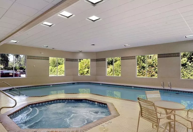 هتل Ramada By Wyndham Olympia