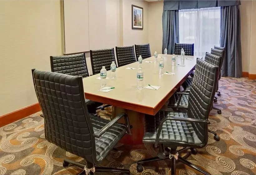 בית מלון כפרי Comfort Inn & Suites Arlington Heights   Schaumburg