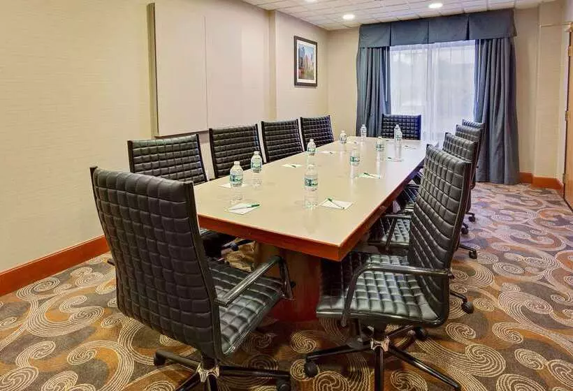 בית מלון כפרי Comfort Inn & Suites Arlington Heights   Schaumburg