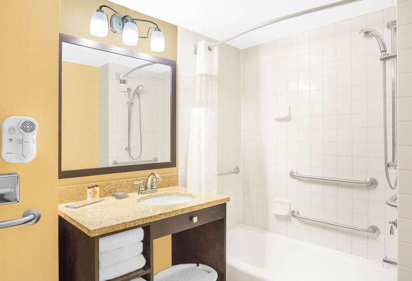 Отель Wingate By Wyndham Green Bay