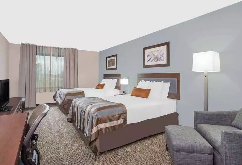هتل Wingate By Wyndham Green Bay