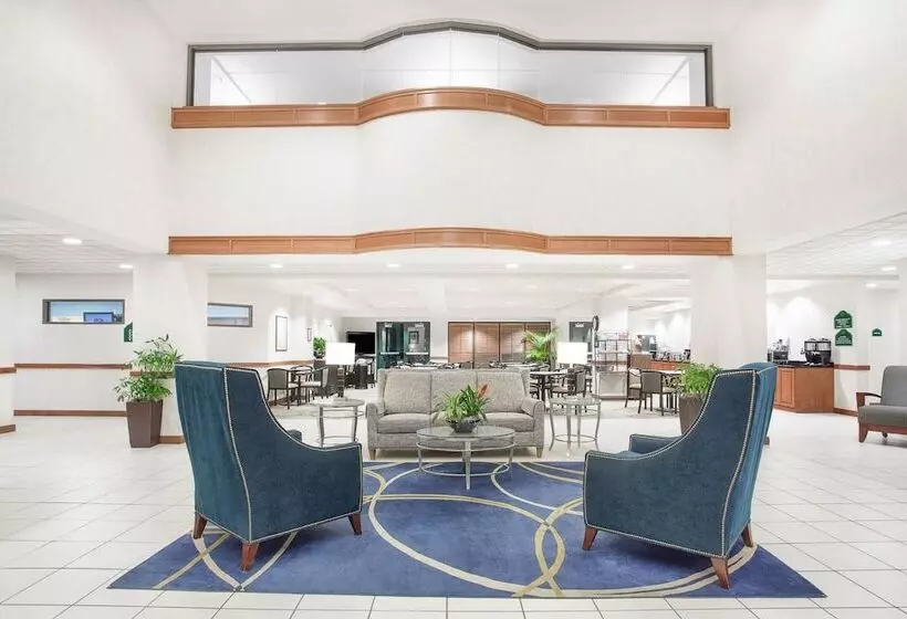 هتل Wingate By Wyndham Green Bay