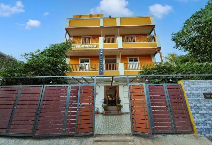 Aamiaismajoitus (B&B) Super Townhouse Vanur Near Auroville Beach Formerly De Heritage