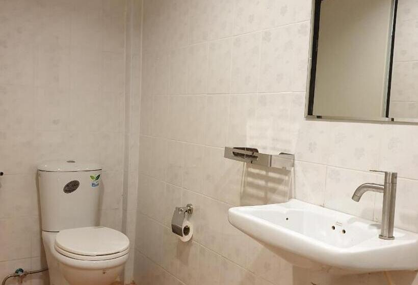 Cameron Island Resort