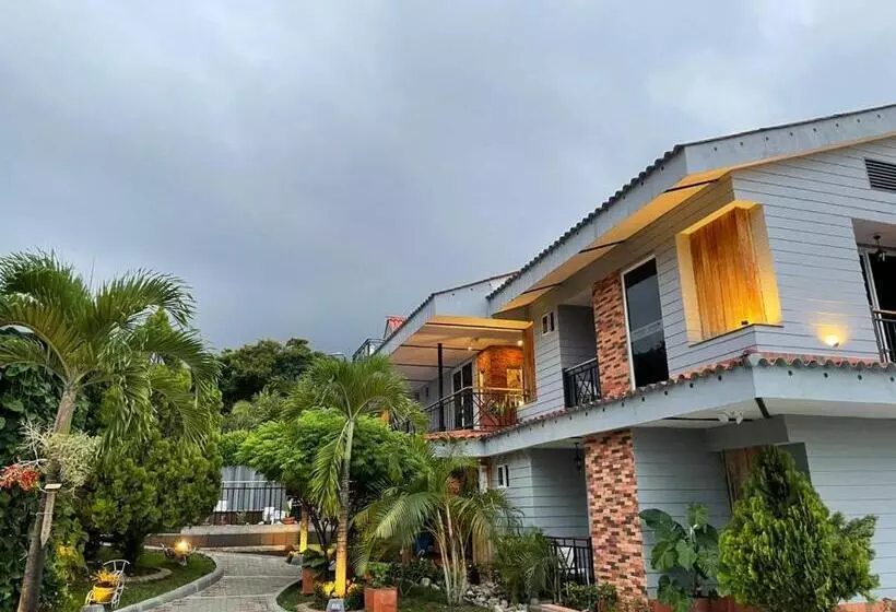 ホテル Campestre Manoa