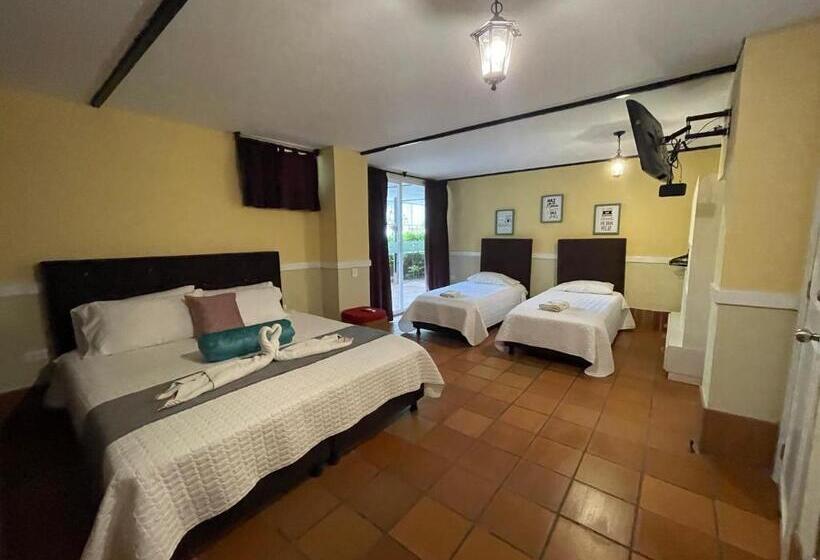 هتل Campestre Manoa