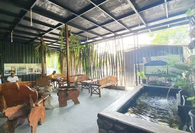 Hotelli Omah Pandhoek Family Syariah By Stayku