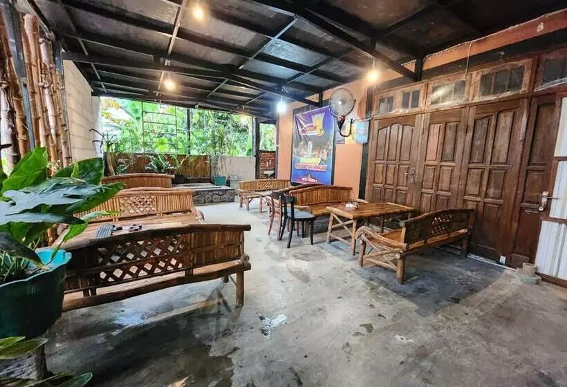 Hotelli Omah Pandhoek Family Syariah By Stayku