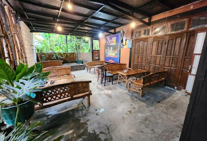 Otel Omah Pandhoek Family Syariah By Stayku