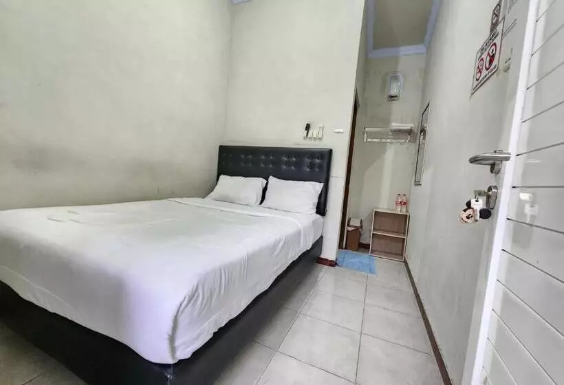 Hotelli Omah Pandhoek Family Syariah By Stayku