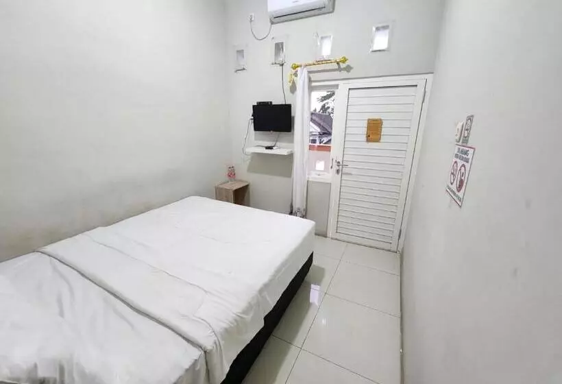 Hotelli Omah Pandhoek Family Syariah By Stayku