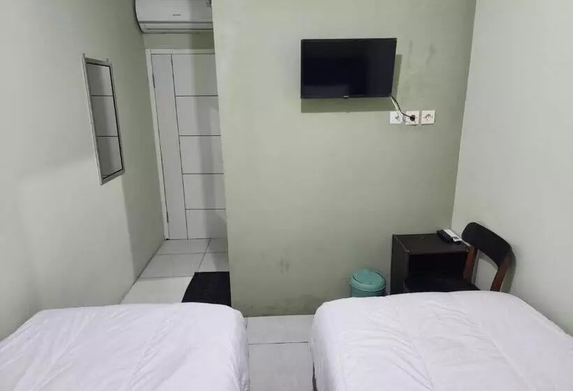 Hotelli Omah Pandhoek Family Syariah By Stayku