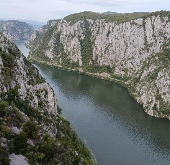 Hotelli Pensiunea Sunshine