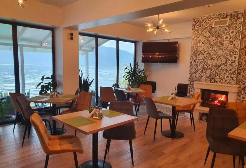 Hotelli Pensiunea Sunshine