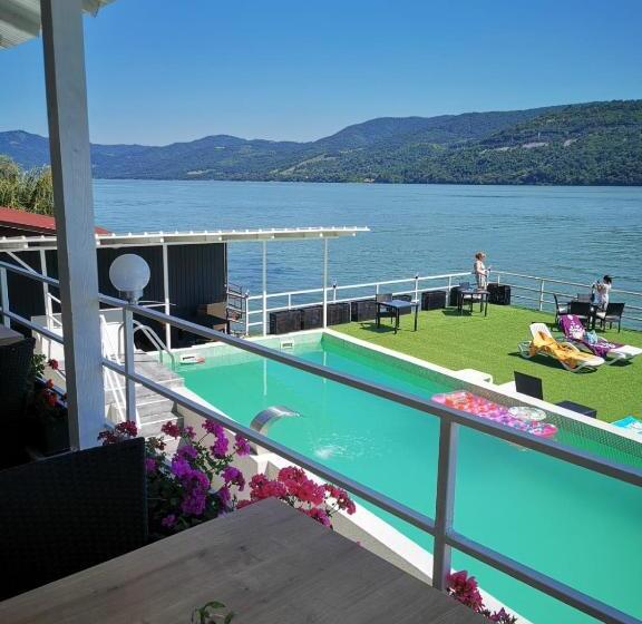 Hotelli Pensiunea Sunshine