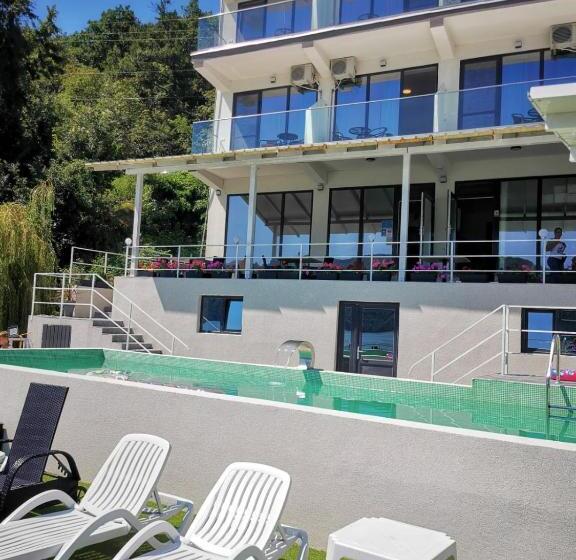 Hotelli Pensiunea Sunshine