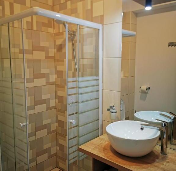 Hotelli Pensiunea Sunshine