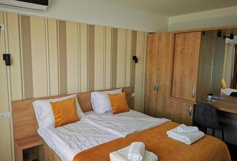 Hotelli Pensiunea Sunshine