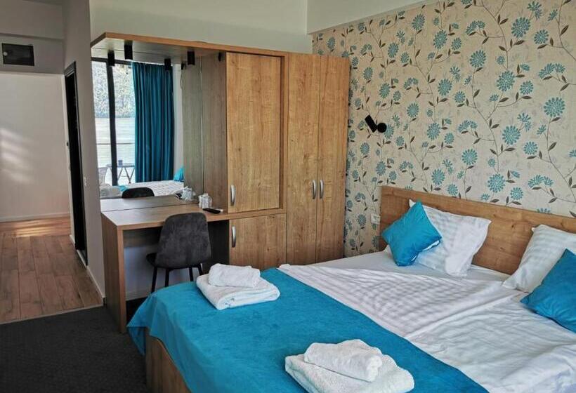 Hotelli Pensiunea Sunshine