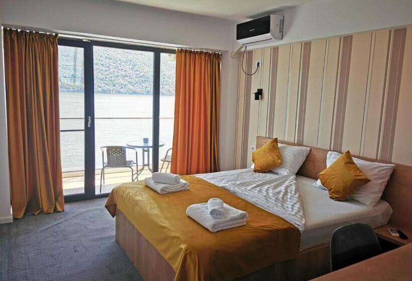 Hotelli Pensiunea Sunshine