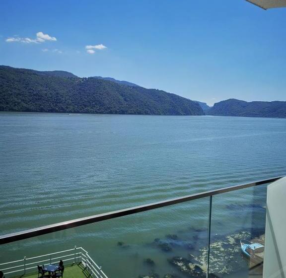 Hotelli Pensiunea Sunshine