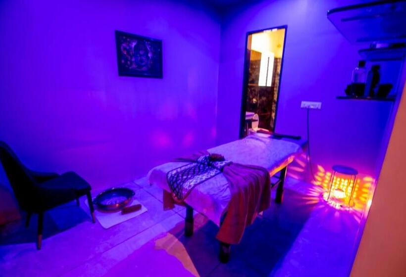 Hotel The Bhagwati Resort