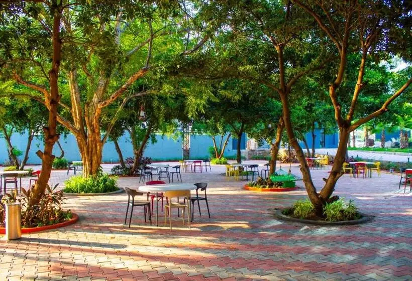 ホテル The Bhagwati Resort