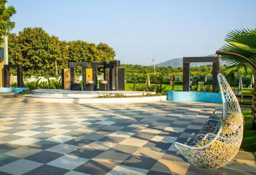 ホテル The Bhagwati Resort