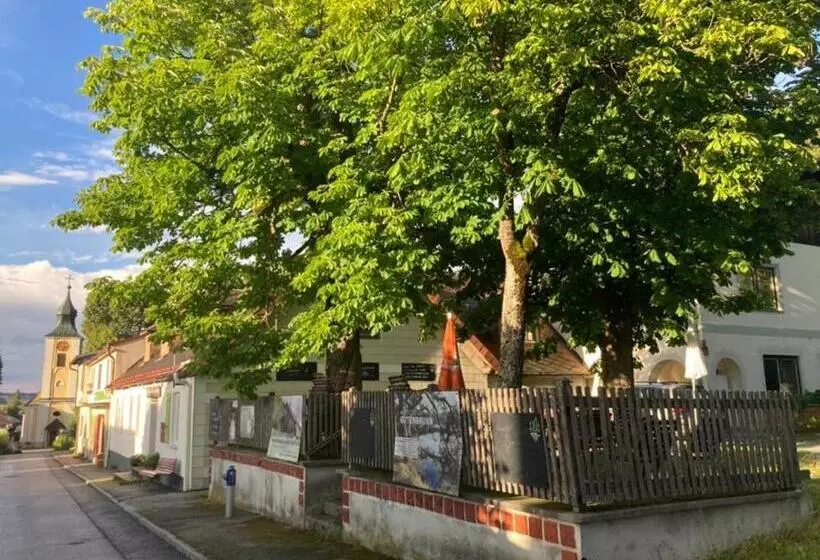 Majatalo Bühnenwirtshaus Juster