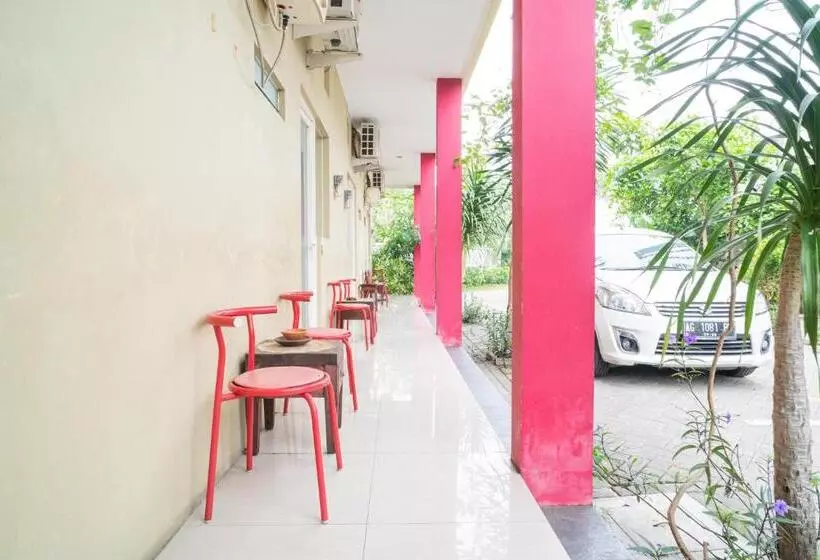 Majatalo Reddoorz Syariah Near Suncity Mall Sidoarjo