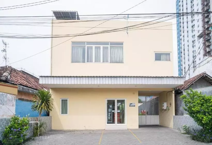 Majatalo Reddoorz Syariah Near Suncity Mall Sidoarjo