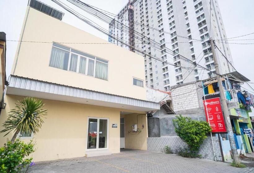Pension Reddoorz Syariah Near Suncity Mall Sidoarjo