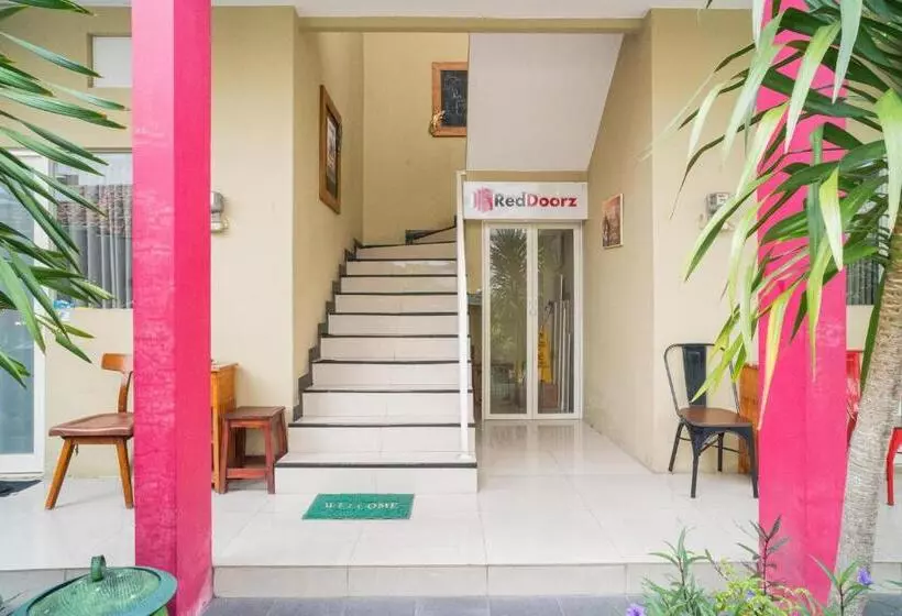 Majatalo Reddoorz Syariah Near Suncity Mall Sidoarjo