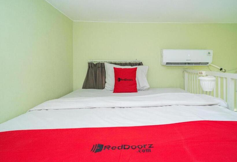 Pension Reddoorz Syariah Near Suncity Mall Sidoarjo