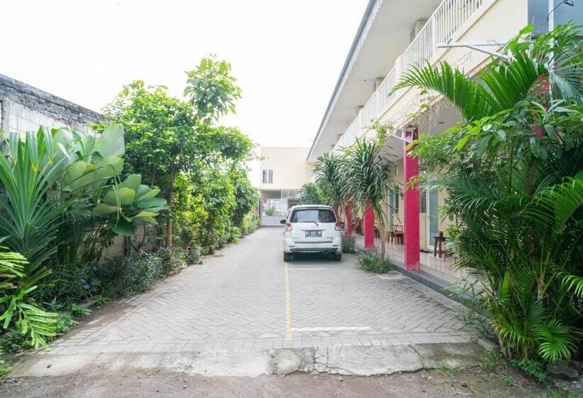 Pension Reddoorz Syariah Near Suncity Mall Sidoarjo