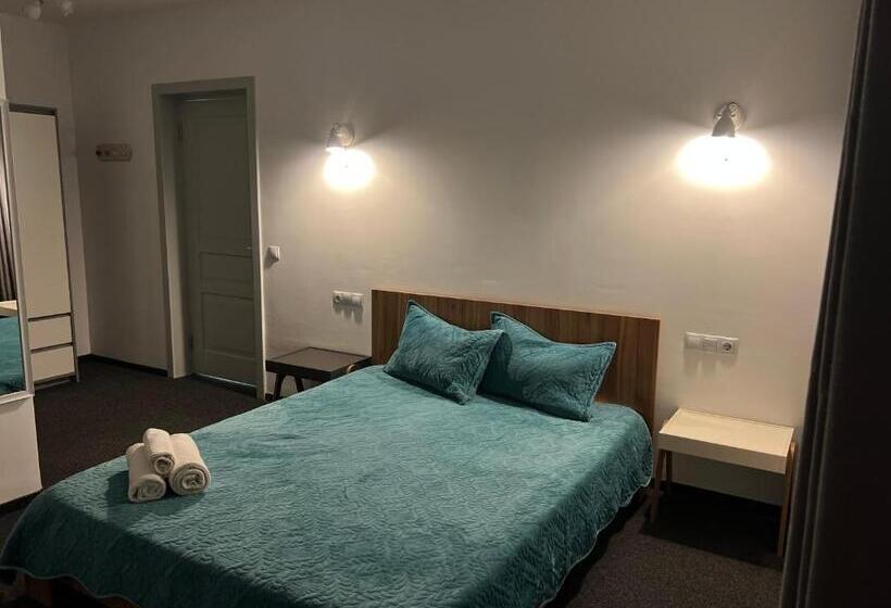 پانسیون Turquoise House