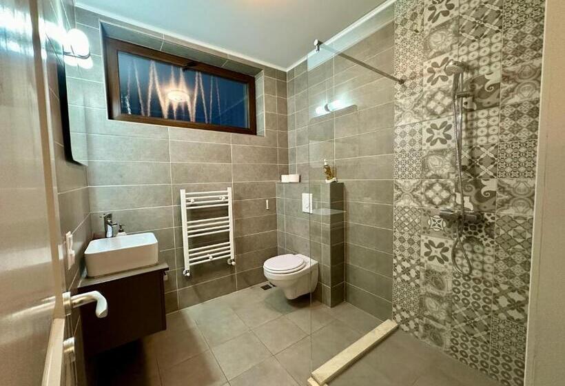 پانسیون Turquoise House