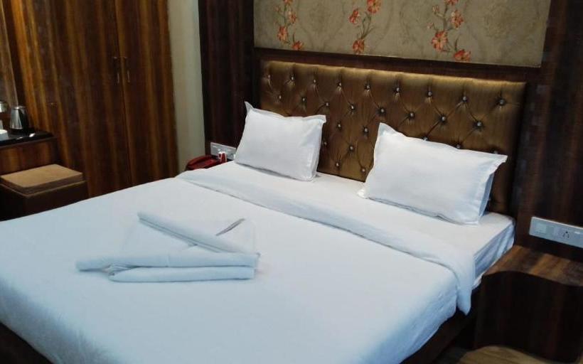 Resort Rupasi Rupnarayan Kuthi