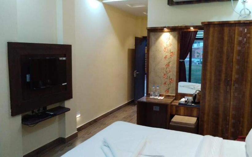 Resort Rupasi Rupnarayan Kuthi