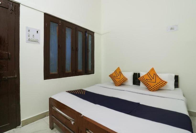 호텔 Spot On 62999 Priyanka Tourist Lounge