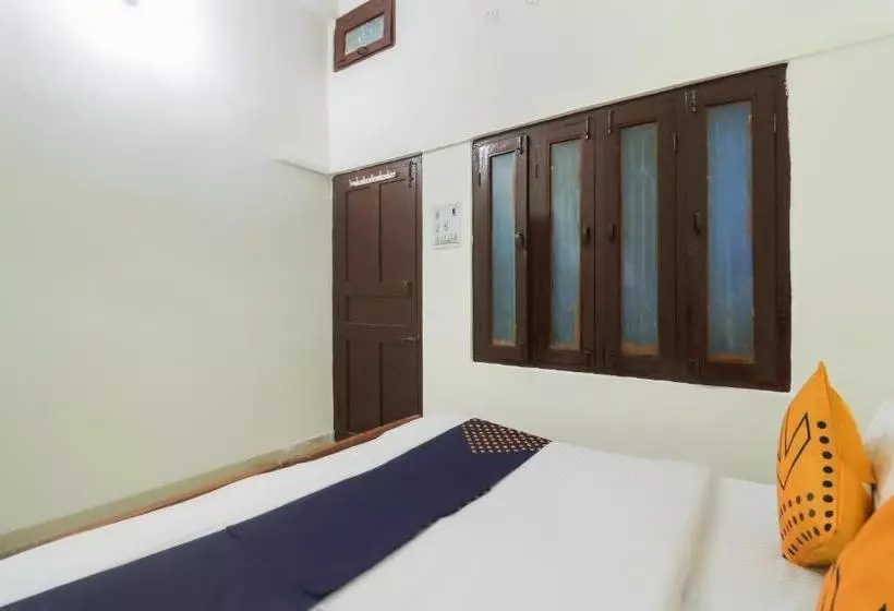 هتل Spot On 62999  Priyanka Tourist Lounge