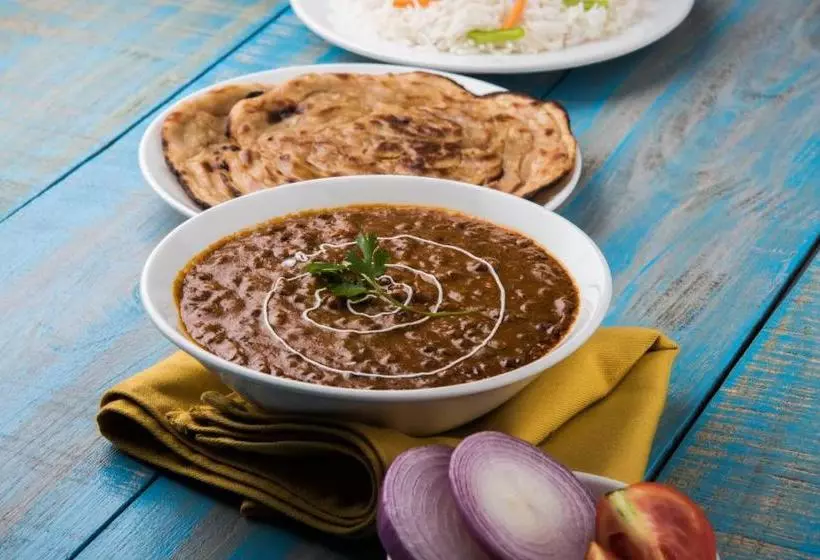 هتل Spot On 62999  Priyanka Tourist Lounge