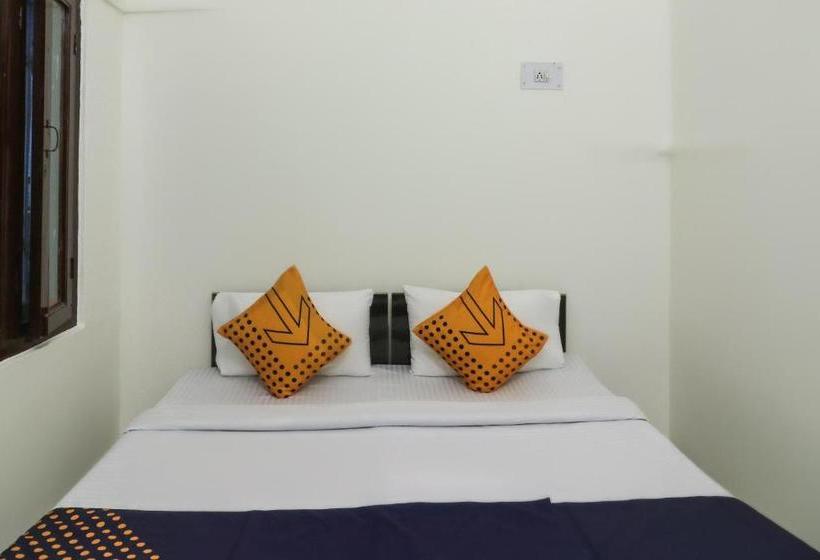 호텔 Spot On 62999 Priyanka Tourist Lounge