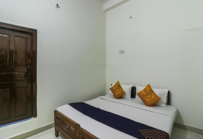 호텔 Spot On 62999 Priyanka Tourist Lounge