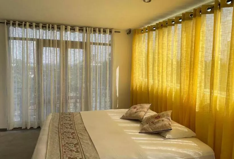 ホテル White Fortress