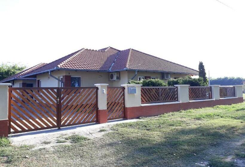 بنسيون Bella Vendégház Mórahalom