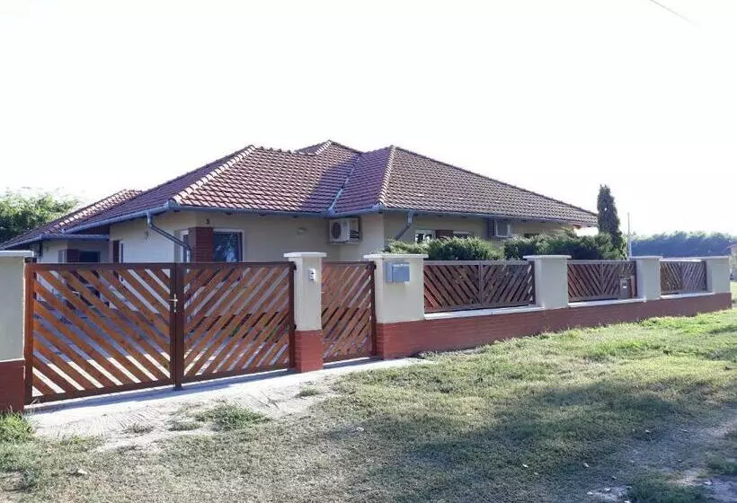 ペンション Bella Vendégház Mórahalom