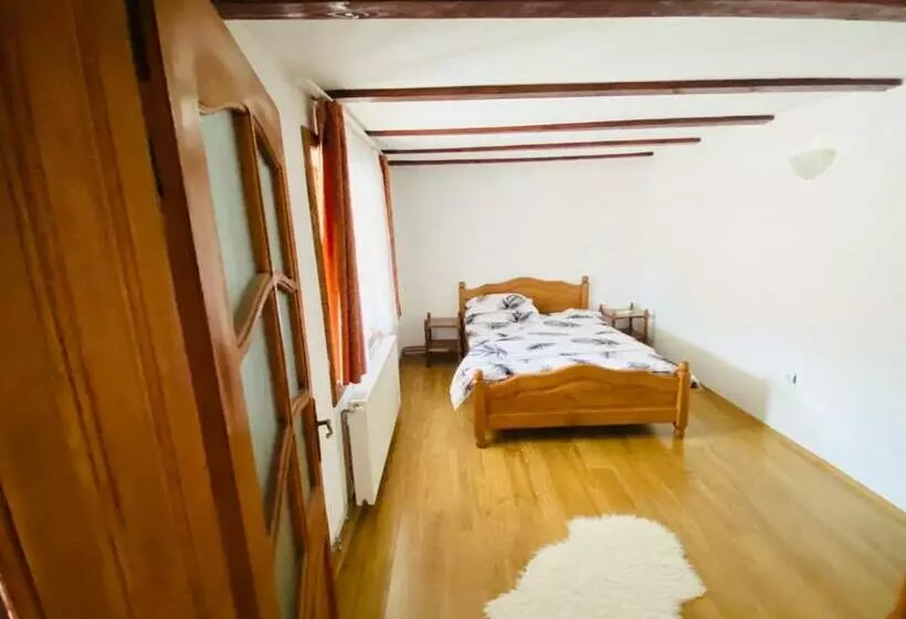 پانسیون Casa De Vacanta Mirela